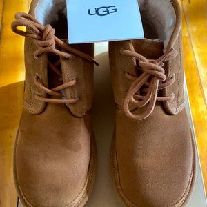 UGG K NEUMEL II SIZE 6 (BIG KID)